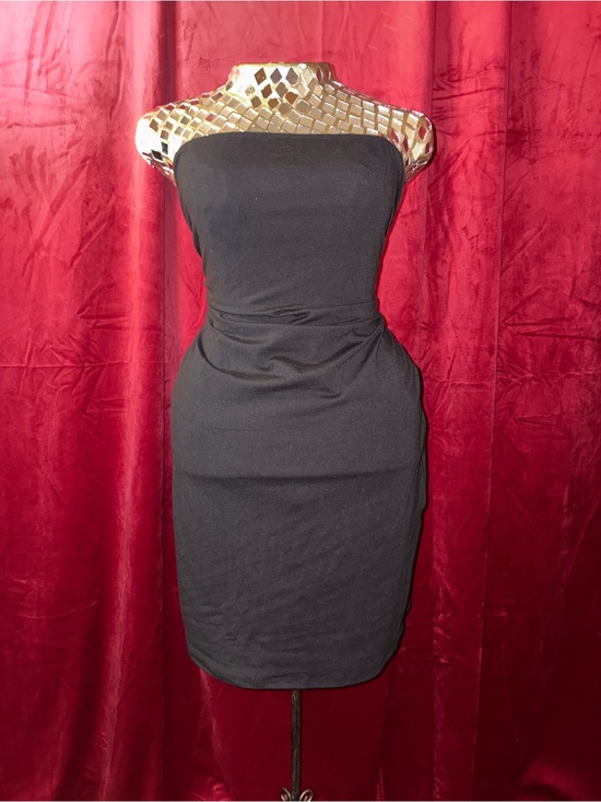 Ofeefan Dresses & Skirts - Strapless Black Sheath Dress